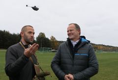 Samferdselsminister Ketil Solvik-Olsen under testing av droner på Ekebergsletta 11. oktober 2016. Foto: Frøydis Tornøe/Samferdselsdepartementet