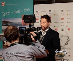Anders intervjues etter å ha vunnet pris under kortfilmfestival i Haugesund 2018. Foto: Dagfinn Torp (Signphotolife)