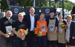 Fra venstre: Sigurd Avdem og Åse Haugstad (Avdem Gårsdsysteri), Statsråd Jon Georg Dale, Tine Hammernes Leopold (Salma), Knut Ødegaard og Ragnhild Mobæk (Stølsvidda), Nina Sundqvist (Adm dir Matmerk)