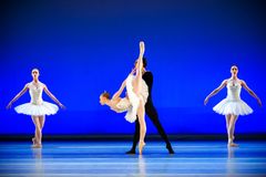 Symfoni i C av George Balanchine, med (fra venstre) Georgie Rose, Grete Sofie Borud Nybakken, Philip Currell og Samantha Lynch. Foto: Jörg Wiesner
