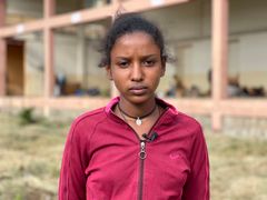 16-åringen Ehtemariam måtte flykte med familien sin fra krigen. Flukten var dramatisk, men familien kom seg i sikkerhet. Nå er det en ny og vanskeligere fremtid som møter henne, og som jente løper hun stor risiko for å bli utsatt for vold som følge av krisene i landet.