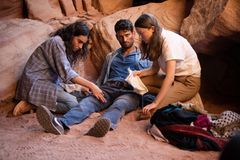 Andrea Berntzen i rollen som Pia (24), som blir kidnappet av IS i Sinaiørkenen sammen med to israelere (som spilles av Daniel Litman og Shira Yosef).