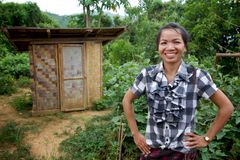 22 år gamle Noy fra Laos hadde ikke toalett i landsbyen sin før inntil tre år siden. Før det gjorde folk i fra seg hvor som helst i naturen. I dag er hun veldig glad de har tilgang til en ordentlig do.