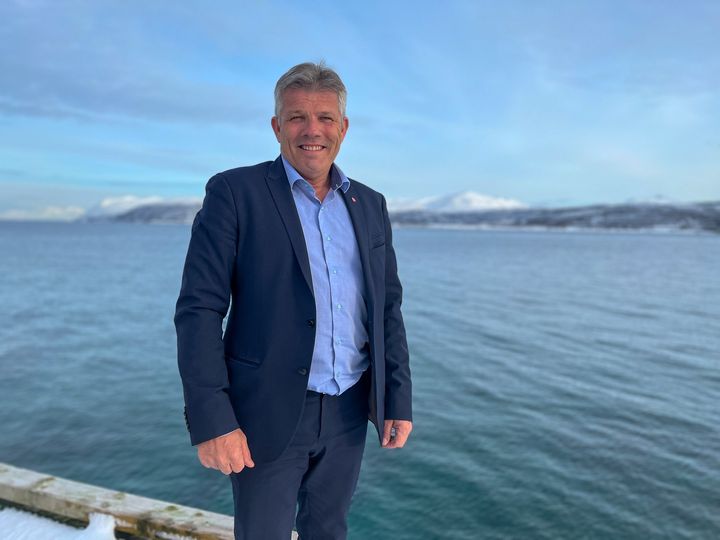 Til helga besøker fiskeri- og havminister Bjørnar Skjæran Lofoten og VM i Skreifiske. Bildet er tatt utanfor Tromsø. Foto: NFD