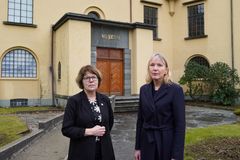 Museumsdirektør Kari Hjelle og UiB-rektor Margareth Hagen. Foto: Torill S. Ervik, UiB