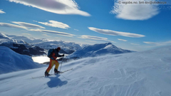 Vindfullt, men mer enn nok snø på Steinegga i Sunnfjord/Indre Fjordane 27. febr. 2022 Foto: bit-siv@obskorps/Regobs