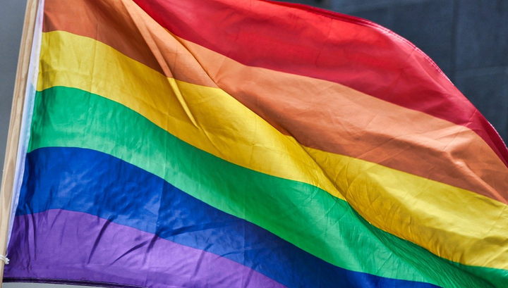 VAKRE FARGER: Regnbueflagget - symbolet for Pride og mangfold. Foto: Pixabay