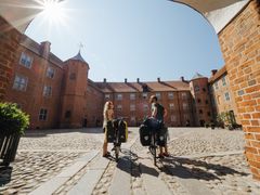 Ny nettside gir oversikt over nasjonale sykkelruter i Danmark: Sønderborg-castle-yard Foto: ©Daniel Villadsen