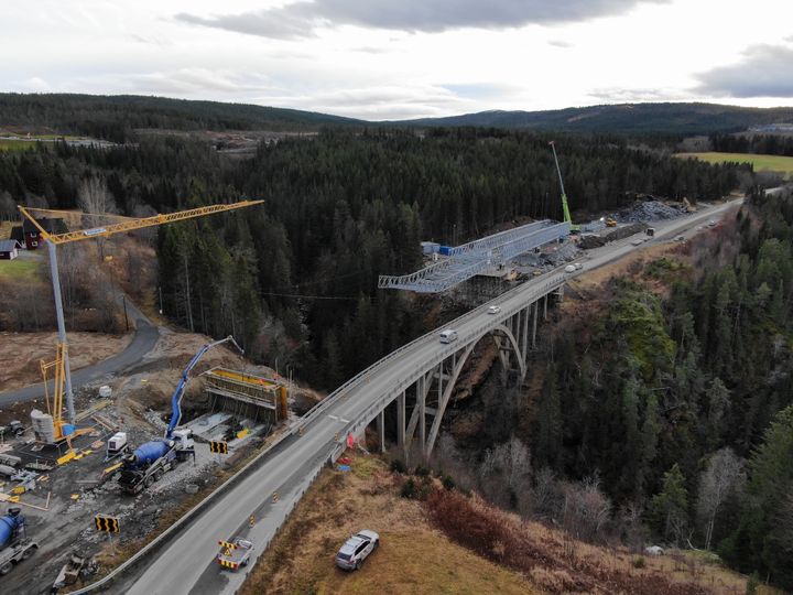 Interimsbru E6 Stavåbrua i Rennebu kommune åpner for trafikk onsdag 23. mars kl. 12.00. Foto: Kjetil Sandvik Sletten