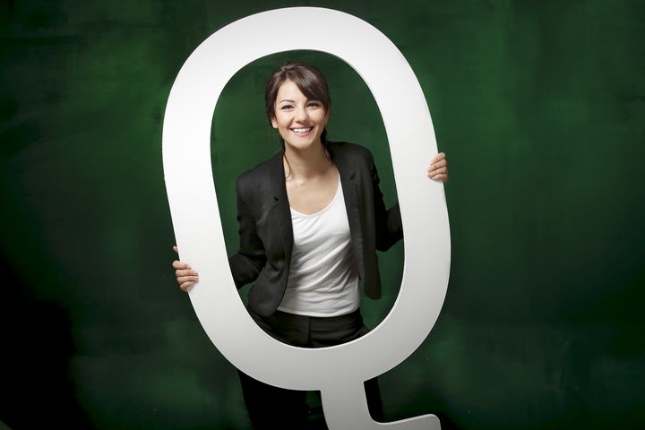 Selda Ekiz leder Klassequizen på NRK1. Foto: Anne Liv Ekroll