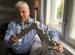 Da adventsstaken begynte å brenne tok det fyr i gardinene og hele boligen ble nedsotet, sier brannekspert i Frende, Odd Magne Skjerping. Foto: Frende Forsikring