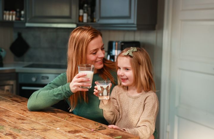 Melk inneholder mye kalsium som er et viktig mineral for sunn beinhelse - både for barn og voksne. Foto: Melk.no.