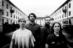 Flukten: Hanna Paulsberg, Hans Hulbækmo, Bárður Reinert Poulsen, Marius Klovning.  Foto: Bjørn Opsahl