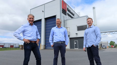 Oddmund Kroken, adm. dir. i Østfold Energi, Martin Vatne, dir. for strategi og forretningsutvikling i Østfold Energi og Fredrik Häger, daglig leder i Carbon Centric står bak verdensnyhet i Rakkestad (foto: Østfold Energi)