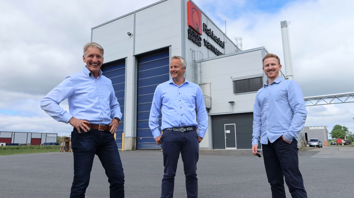 Oddmund Kroken, adm. dir. i Østfold Energi, Martin Vatne, dir. for strategi og forretningsutvikling i Østfold Energi og Fredrik Häger, daglig leder i Carbon Centric står bak verdensnyhet i Rakkestad (foto: Østfold Energi)