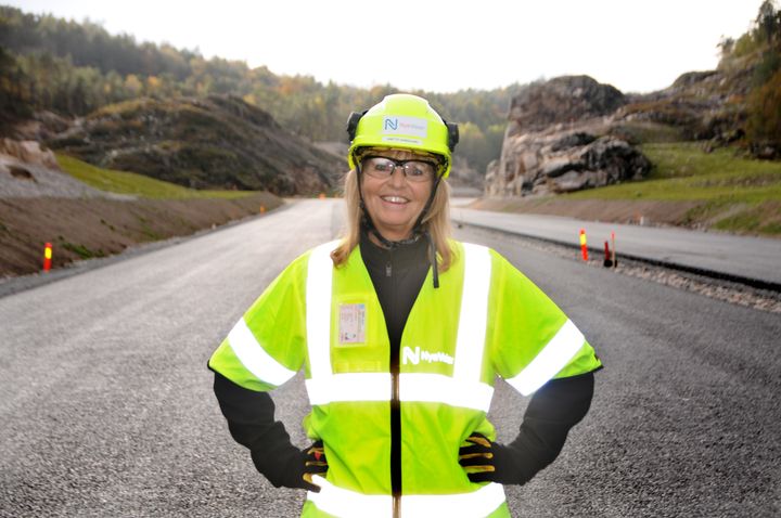 Anette Aanesland, adm. direktør i Nye Veier er tilfreds med beslutningen om å tillate smal firefelt.