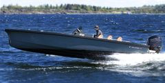 Pål Virik Nilsen er blant verdens beste racerbåtførere. Nå ønsker han at flere skal fritidsbåtførere skal få mer kunnskap om å føre båt i høy hastighet.