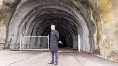 Samferdselsminister Jon-Ivar Nygård ved tunnelåpningen til E39 Rogfast, som får 21 millioner kroner for å teste ut fossilfri produksjon av tunnel (foto: Henrik Jonassen, Samferdselsdepartementet)