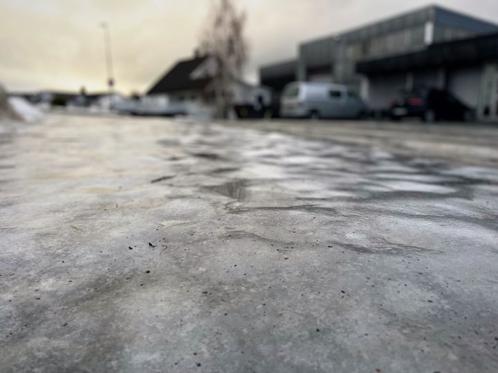 FØREBYGG ULUKKER: Med snø og is på bakken, aukar risikoen for arbeidsulukker. FOTO: Arbeidstilsynet.