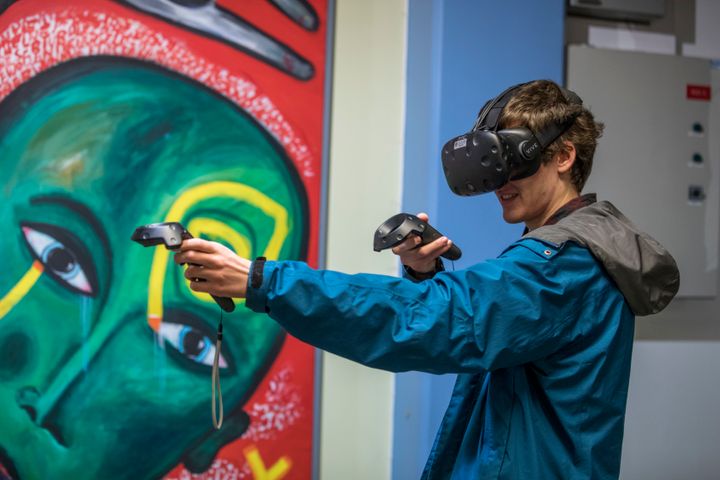 VR-reise er ein av mange aktivitetar på Open dag. Foto: David Jensen / UiT