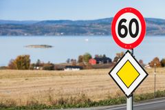 FØLG REGLENE: Vi har fartsbegrensninger for en grunn. Prøv heller å nyte turen fremfor å komme fortest mulig frem.