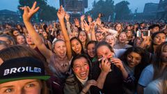 Ekstatiske publikummere under VG-lista på Rådhusplassen i 2016. Foto: Tom Øverlie/NRK
