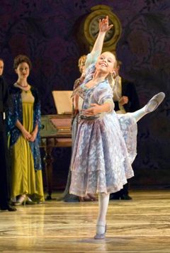Allerede som elev ved Operaens Ballettskole, viste Gina Storm-Jensen sitt sjeldne dansetalent. Her i rollen som Lille Clara i Nøtteknekkeren i 2008. Foto: Erik Berg.