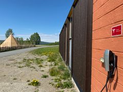 POPULÆR LADER: Røros Hotell og andre steder med Tesla Destination Charging opplever at mange spør om muligheten for lading ved reservasjon. Foto: Røros Hotell