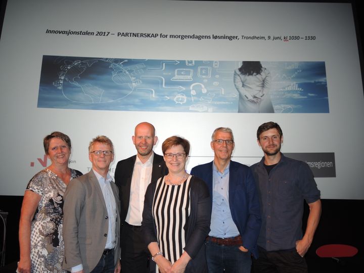 FOTO: Står samlet for fremtidsrettet offentlig-privat innovasjonssamarbeid i Trøndelag: Fra venstre: Vigdis Harsvik (direktør Innovasjon Norge Trøndelag), Bård Eidet (daglig leder Trondheimsregionen), Tord Lien (regiondirektør NHO Trøndelag), Trude Nøst (direktør for plan og næring i nye Trøndelag fylkeskommune), Bård Benum (CEO Powel) og Gøran van der Burgt (medgründer Mode Sensors AS). (Foto: Innovasjon Norge)