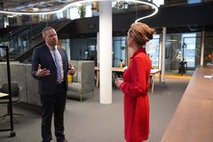 Helgaker og Helleland på Ice sitt kontor i Nydalen mens de ansatte sitter på hjemmekontor. Foto: Reynir Johannesson