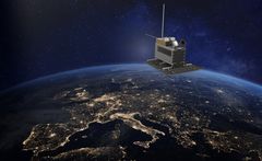 Sensor- og overvåkingssystemer blir et viktig område for Forsvarets forskningsinstitutt framover. FFI har blant annet vært med på å utvikle og bygge NorSat-3, en ny norsk mikrosatellitt som skytes opp i april. Illustrasjon: Norsk Romsenter/UTIAS/AdobeStock