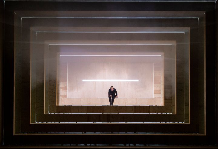 Silas Henriksen som Hamlet i The Hamlet Complex. Foto: Erik Berg