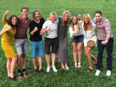 Åtte av de ti deltakerne som reiser til Mesternes mester-innspilling på Mallorca i juni. F.v. Ann Kristin Flatland, Lars Berger, Tom Hilde, Pål Anders Ullevålsæter, Hanne Haugland, Kine Olsen Vedelden, Karina Hollekim og Glenn Solberg. Karoline Dyhre Breivang og Ole Martin Årst var ikke til stede da dette bildet ble tatt. (Foto: Rubicon/NRK)