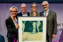 Fra venstre direktør Gunn-Elin Aa. Bjørneboe, innkjøpsleder Jacob Landsvik, nestleder Tori Norheim Sandlie og avdelingsdirektør Jan Børge Tjäder, alle ved Universitetet i Oslo. Foto: Thomas Eckhoff