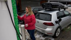 På en kald parkeringsplass vil batterikapasiteten reduseres litt hver dag, og det går raskere når du har lite strøm på batteriet. (Foto: NAF)