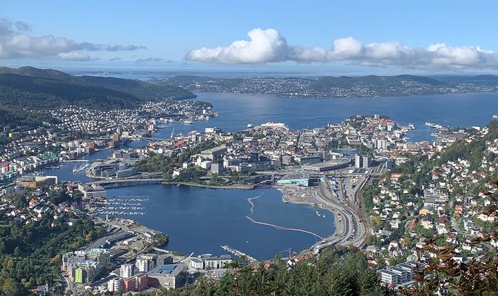 Bergen er prioritert i det nasjonale arbeidet med opprydding i forurenset sjøbunn. De fleste utslipp til Store Lungegårdsvann er stanset eller kraftig redusert. Nå skal det ryddes opp på sjøbunnen. Foto: Anne Christine Knag, Bergen kommune.