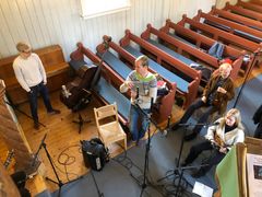 Fra innspilling av Frode Haltli Avant Folks julesingel "St. Morten", med Helga Myhr.