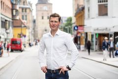 GJØR MØBELHANDEL ENKLERE: - Med FINN shopping kan møbelkjøpere fra Kirkenes til Lindesnes få møblene kjørt hjem, prøvd ut og eventuelt returnert om de ikke passer, sier produktdirektør Christopher Ringvold. Foto: Caroline Roka/FINN.