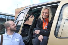 Vi er her for å bli kjent, og gjøre oss kjent, sier markedssjef Benedicte Heyerdahl i Hesnes Air, som ble lagt godt merke til med sitt helikopter på standplassen. Hun ser for seg at selskapet kan bidra i situasjoner der det oppstår behov, med fly og helikopterstøtte. Prosjektleder Henrik Sandvik fra Sandefjord Næringsforening ser nytten i å lære mer om hva som finnes også innenfor beredskapsområdet. - Her er det viktig med privat-offentlig samarbeid, sier han.