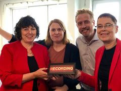 Første episode av Medietilsynets podkast-satsing handler om kritiske medieforståelse og falske nyheter. Gjester er (fra venstre) Kristin Ruud i Seniornett, Kristine Meek fra Medietilsynet, Kristoffer Egeberg i Faktisk – og Den norske mediepodden ledes av Mari Velsand, direktør i Medietilsynet. Foto Medietilsynet