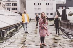 Samiske Kajsa Balto sleppte plata 'Buot eallá' til strålande kritikkar i 2020. Til sommaren spelar ho på Førdefestivalen. Foto: Ørjan Marakatt Bertelsen