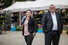 Lars Olav Grøvik og Elisabet Haugsbø klare for nye oppgaver i Tekna.
