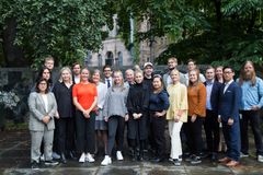 Foto GK: Denne uken er alle 2019-nyansatte i GK Oslo, Bergen, Stockholm og København samlet på introduksjonskurs. Fra venstre: Isabel Drewert, Demet Assali, Rasmus Winther, Henny Markgren, Bernd Schmitz, Julie Balfour, Anni Vejstrup, Chris Jørgen K. Rødland, Carlene Digerud, Lisa J. Canneaux, Camilla Torp Iki, Stian Taknes Eriksen, Kieu Thanh Thi Do, Olve Wold, Ingvild Selliaas, Calle Ljungström, Mariell Rosøy Wathne, Andreas Brandt, Hilde Steinfeld, Martin Langaas, Knut-Ole Mathisen.