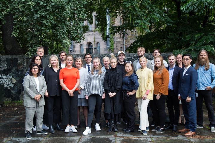 Foto GK: Denne uken er alle 2019-nyansatte i GK Oslo, Bergen, Stockholm og København samlet på introduksjonskurs. Fra venstre: Isabel Drewert, Demet Assali, Rasmus Winther, Henny Markgren, Bernd Schmitz, Julie Balfour, Anni Vejstrup, Chris Jørgen K. Rødland, Carlene Digerud, Lisa J. Canneaux, Camilla Torp Iki, Stian Taknes Eriksen, Kieu Thanh Thi Do, Olve Wold, Ingvild Selliaas, Calle Ljungström, Mariell Rosøy Wathne, Andreas Brandt, Hilde Steinfeld, Martin Langaas, Knut-Ole Mathisen.