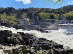 NVEs miljøtilsyn inspiserer utbyggingen av Boenfoss kraftverk i Tovdalsvassdraget. Foto: Lars Midttun, NVE