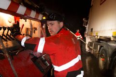Orkanger: Kristoffer Mo er operativ leder ved Falck Orkanger, og med sine 26 år er han seriens yngste sjef. Kristoffer en staut kar med masse kompetanse og ansvar. Han er profesjonell og tar stolthet i arbeidet sitt. Foto: National Geographic Channel.