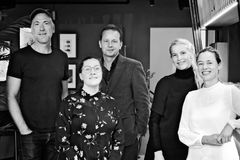 Matprisens jury (f.v.): Thomas Horne, Elise Mathilde Malik, Andreas Viestad, Marte von Krogh og Stina Mehus. Ikke avbildet: Ingrid Kleiva Møller