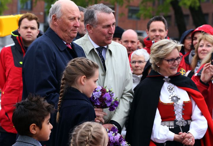 Redningsselskapets høye beskytter Kong Harald åpner utstillingen «Ingen skal drunke» på Norsk Maritimt Museum. Her er Hans Majestet Kongen og Prinsesse Ingrid Alexandra til stede under dåpen av redningsskøyta «Elias».