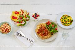 «5 om dagen» er ett av flere kostholdsråd, hvor vi oppfordres til å spise 5 porsjoner med frukt, bær og grønnsaker hver dag. Men hvor stor er egentlig en porsjon og teller fryste varer med ?