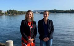 Administrerende i Regnskap Norge, Christine Lundberg Larsen, med daglig leder i DIBkunnskap, Karina Larsen.